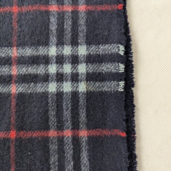 Burberrys Cashmere Scarf Blue – Unisex – Classic Check – Elegant Style - Picture 4 of 8